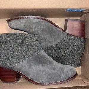 TOMS Leila suede ankle booties